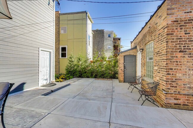 Building Photo - 6542 N Newgard Ave