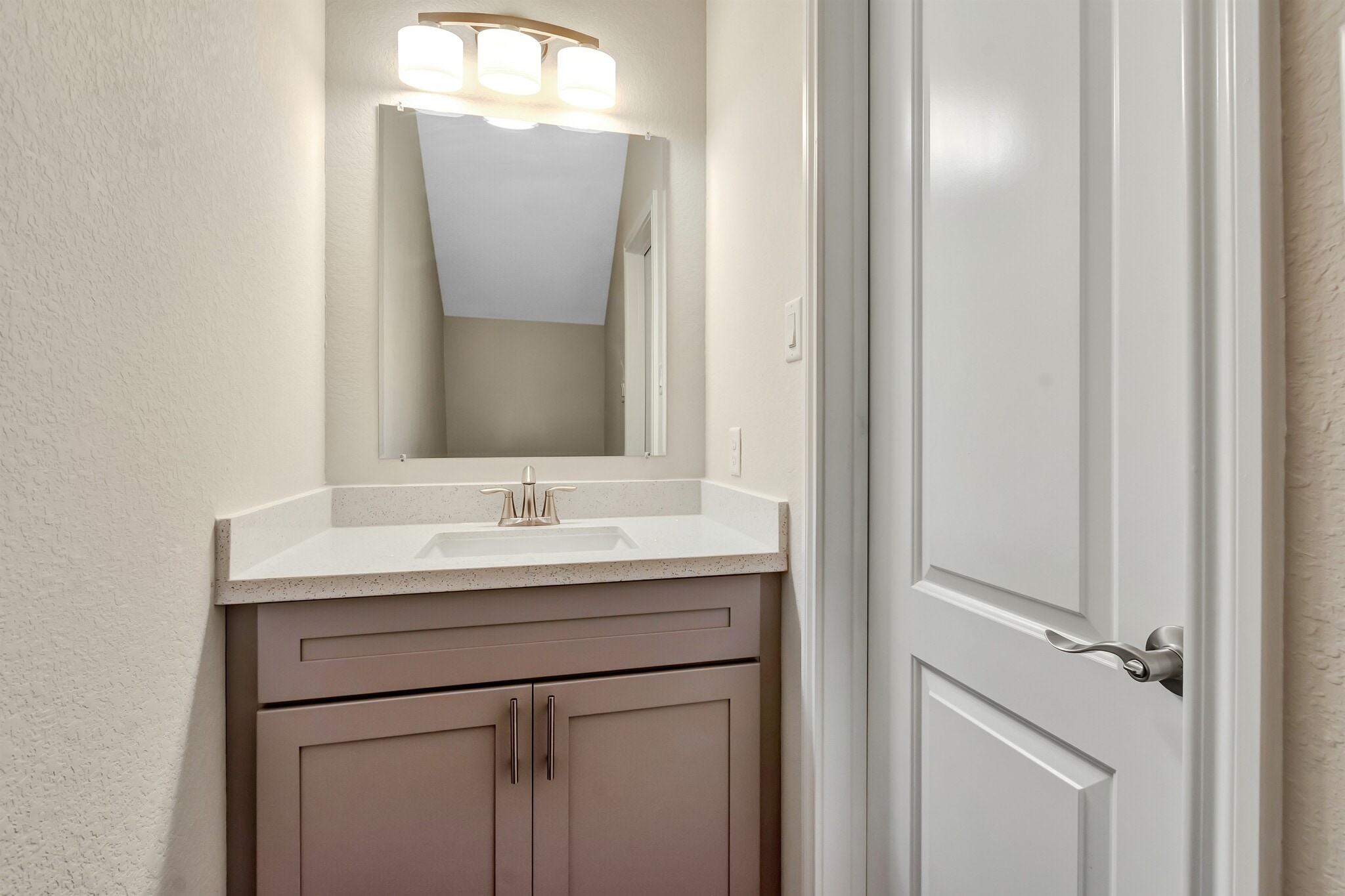 Building Photo - 21 Latham