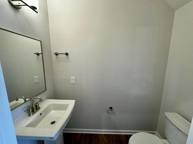 Building Photo - 2050 Kyles Wy