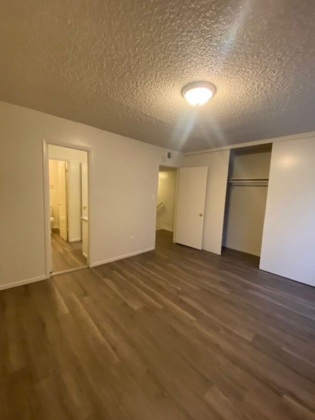 Building Photo - 1952 Stine Rd