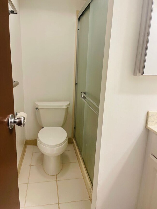 Building Photo - Partly Furnished 3-bedroom, 2-bath condo a...