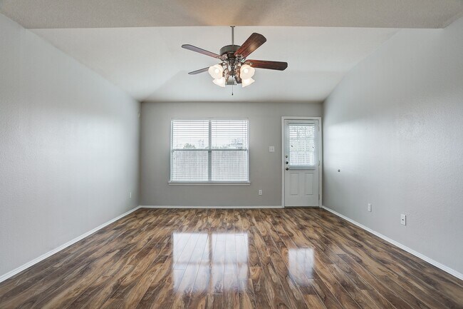 Building Photo - 223 Sunset Colony Dr