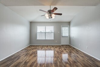 Building Photo - 223 Sunset Colony Dr