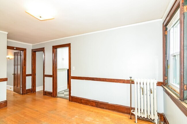 Building Photo - 509 6th St SE