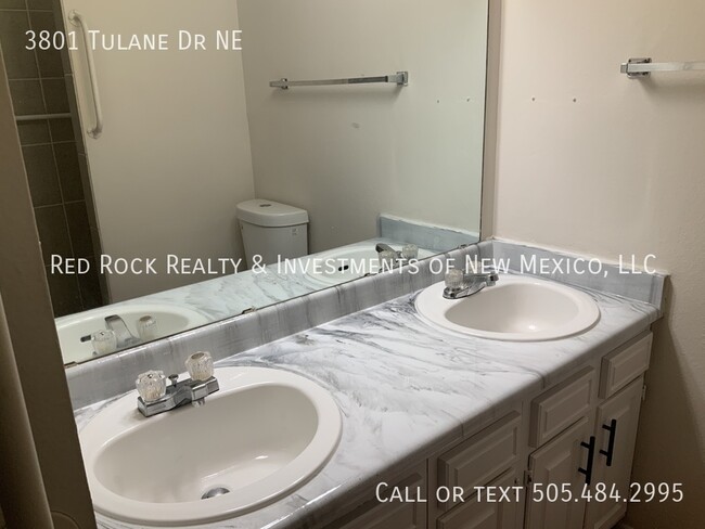 Building Photo - 4 Bedroom in NE ABQ now avaliable