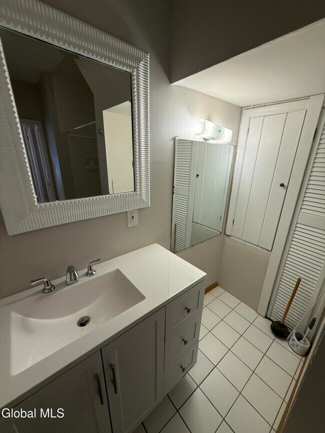 Building Photo - 38 State St