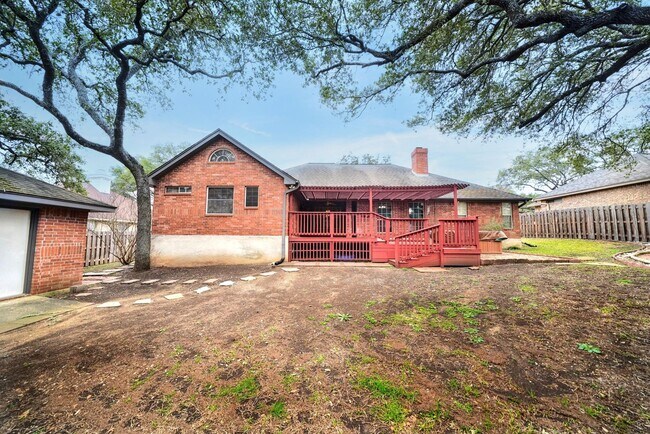 Building Photo - Executive Home in Greenshire with Luxurious Updates and Spacious Outdoor Living - Agent Commissio...
