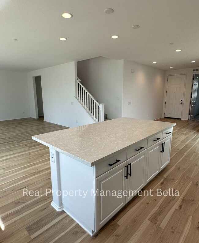 Building Photo - Modern Luxury Awaits: Discover Your Dream Home!