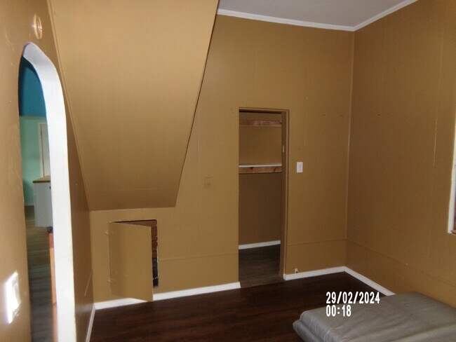 Building Photo - 4bd 1ba Home