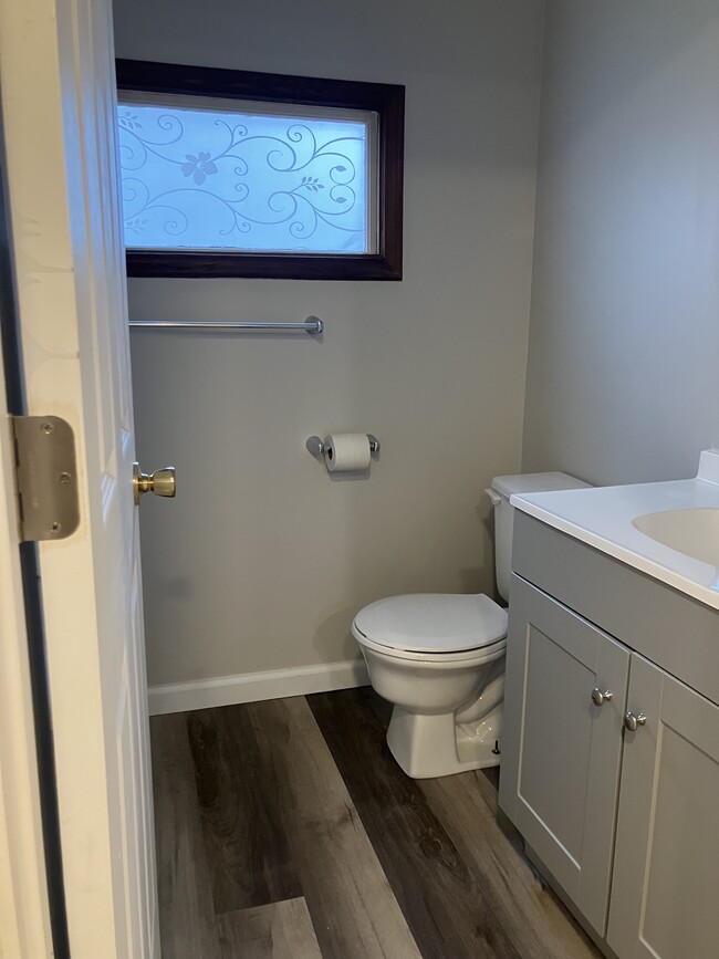 First floor full bath - 54 Ohio St SW