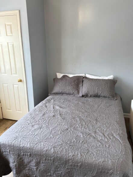 Building Photo - 1215 Simms Pl NE