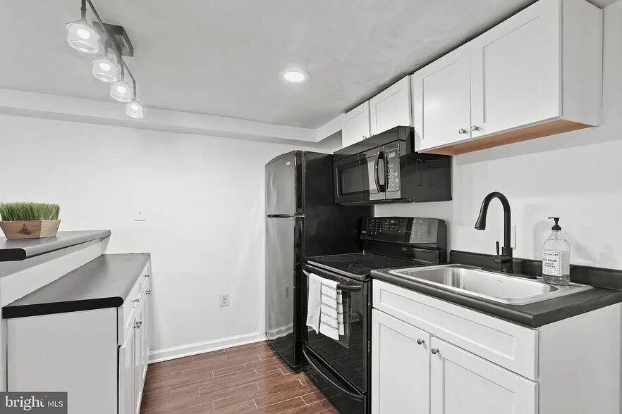 Building Photo - 739 Fairmont St NW
