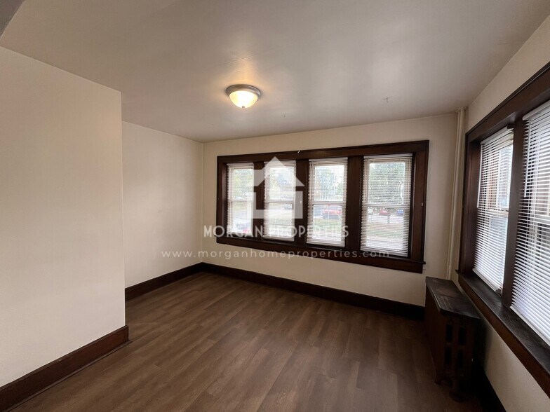 Building Photo - 330 E 12th St