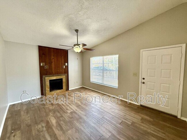 Building Photo - 1242 Coolmont Dr