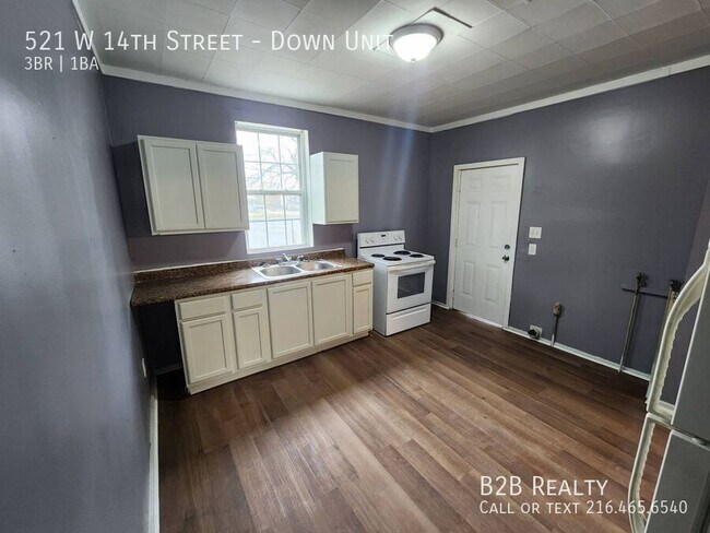 Building Photo - 521 W 14th St