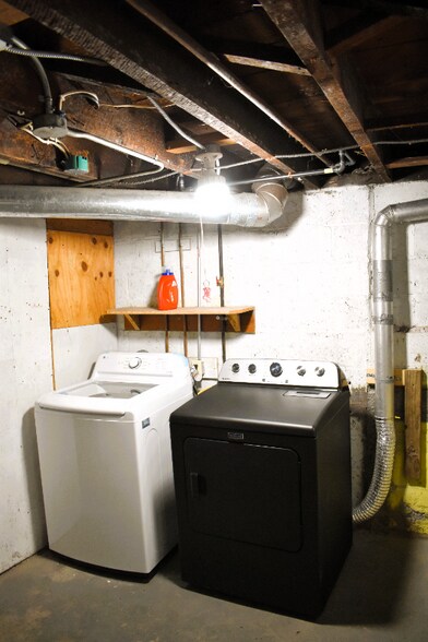 Building Photo - 6013 37th Ave