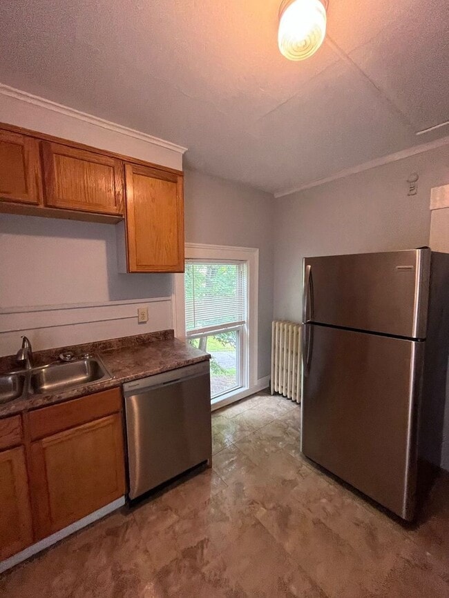 Building Photo - 16 Pearl St.