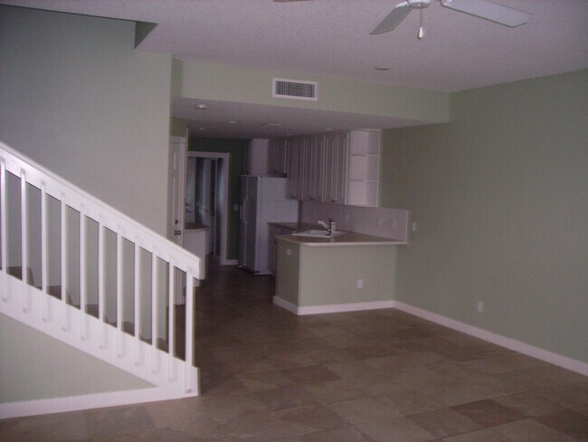 Primary Photo - 3136 W Community Dr