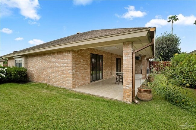 Building Photo - 21 E Moore Rd