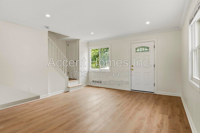 Building Photo - 2310 Riverview Terrace