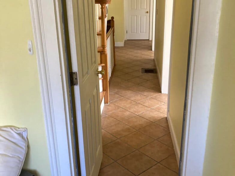 Building Photo - 27 Albion St