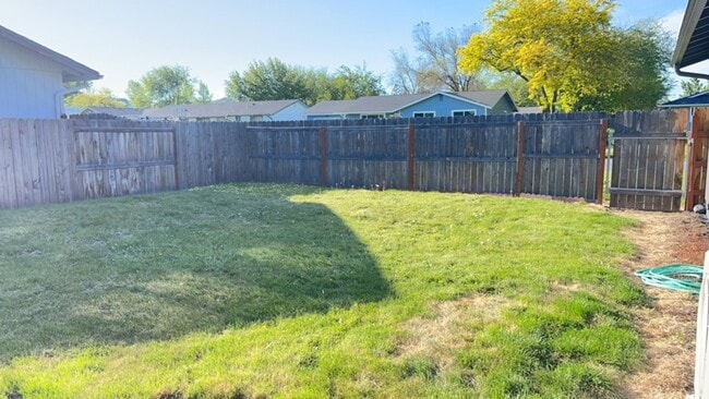 Building Photo - Modern 2-Bedroom Duplex with New Kitchen &...
