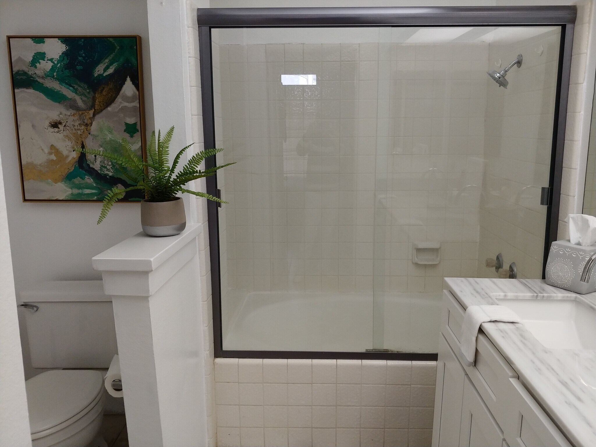 Shower tub very large with seated nook area - 5145 Tortuga Dr