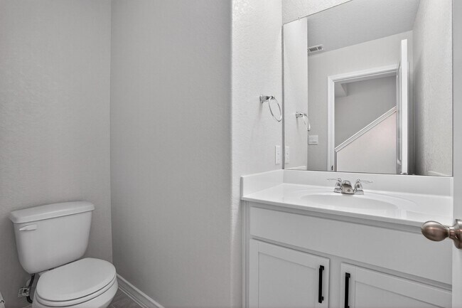 Building Photo - Spacious 5BR Home with Game Room, First-Floor Primary Suite & Appliances Included