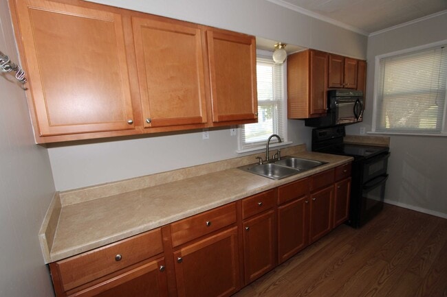 Building Photo - One of a Kind 4 Bed 1 Bath Home