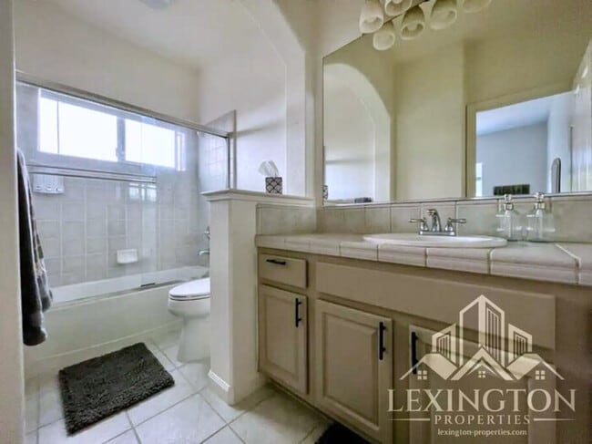 Building Photo - Stunning, 5BD/3BA Home, in West Sacramento with a Pool and BBQ!