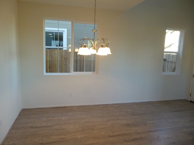 Building Photo - Newer 3 Bedroom Home! Near shops and resta...