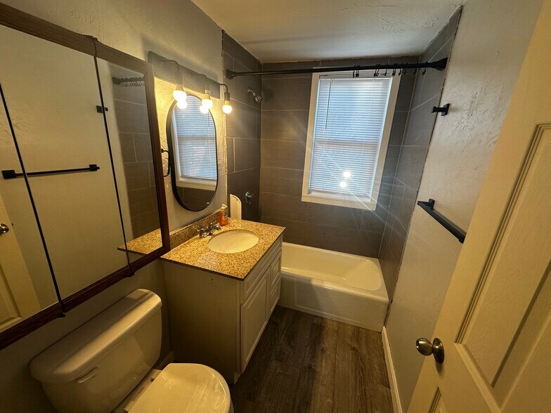 Building Photo - 58 Chapin St