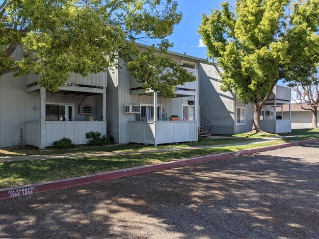 Primary Photo - 425 E Alameda St