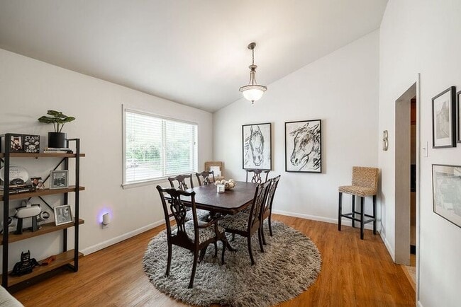 Building Photo - 250 Little St