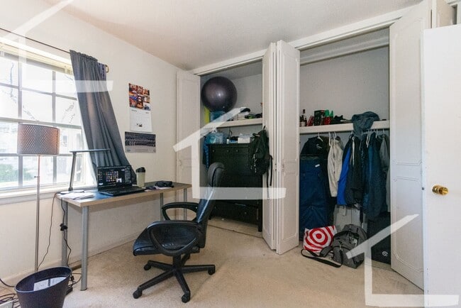Building Photo - 3Br/2Bth, Available Sep. 1, 2026. Great for a rommate students. MUST SEE!!
