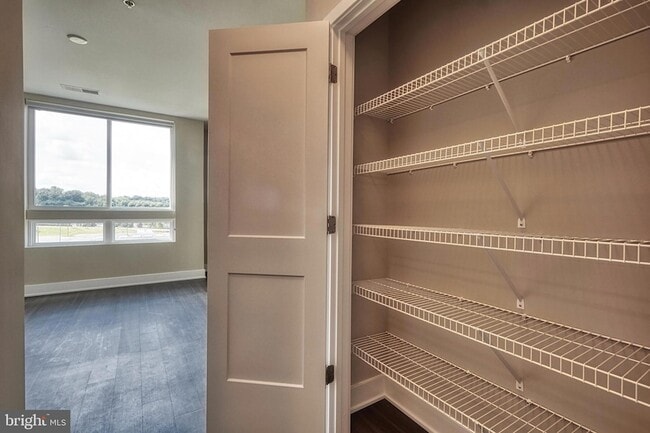 Building Photo - 145 Riverhaven Dr