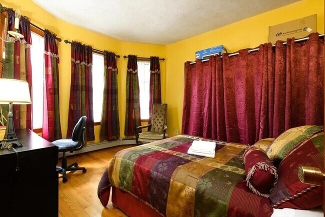 Building Photo - 465 Windsor St