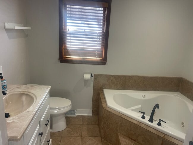 Building Photo - 3303 Greenwood Ave