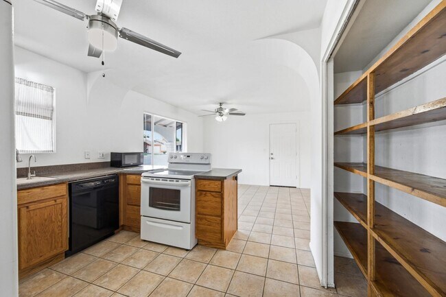 Building Photo - 204 E Duke Dr