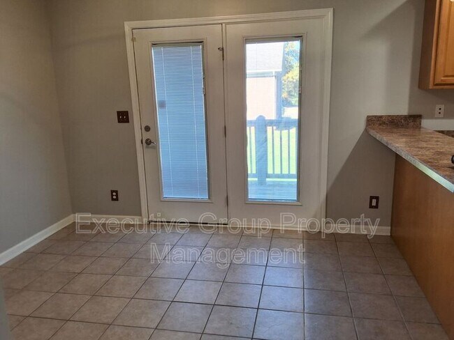 Building Photo - 200 Adena Loop