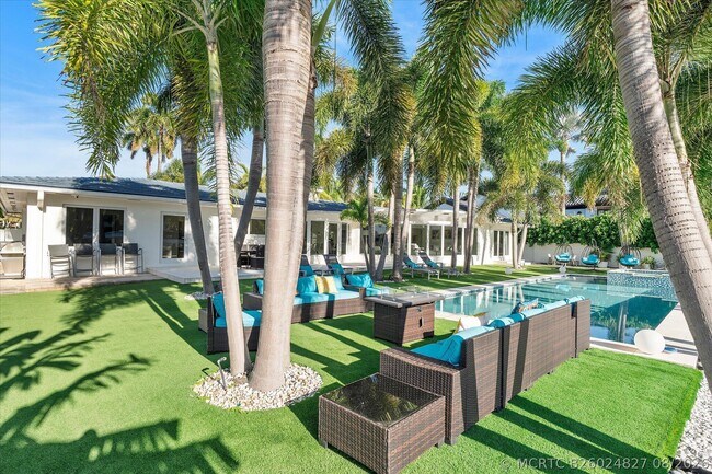 Building Photo - 207 Royal Palm Dr