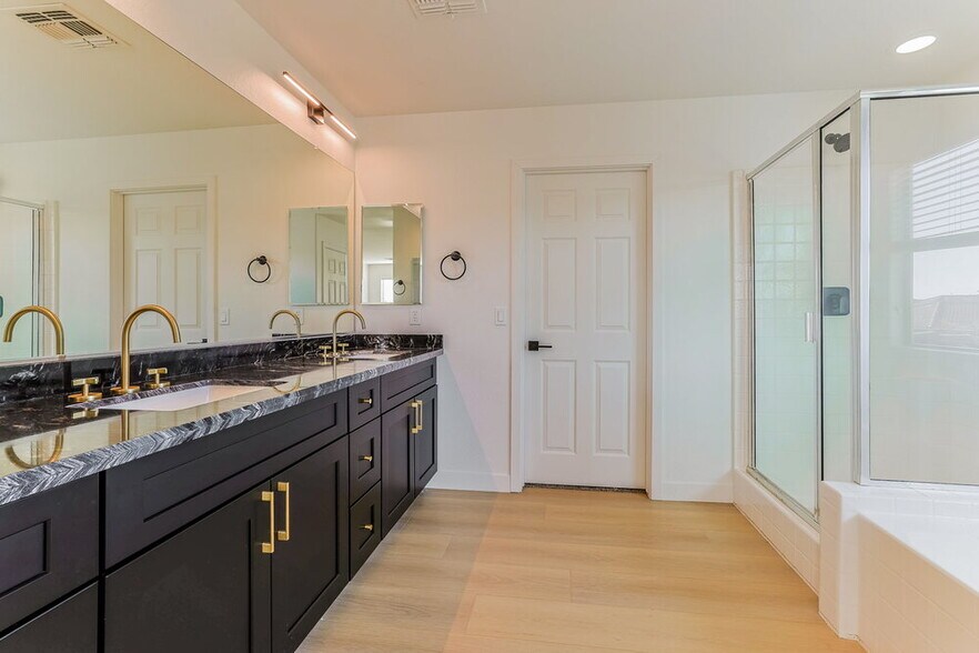 Building Photo - 11050 E Segura Ave