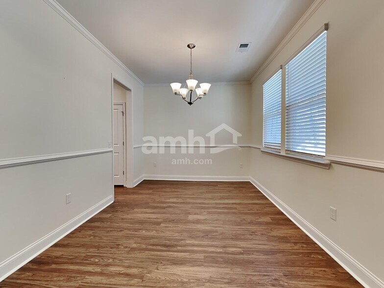 Building Photo - 226 Swan Dr