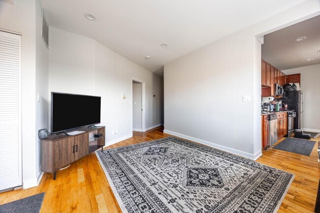 Building Photo - 2046 W Touhy Ave
