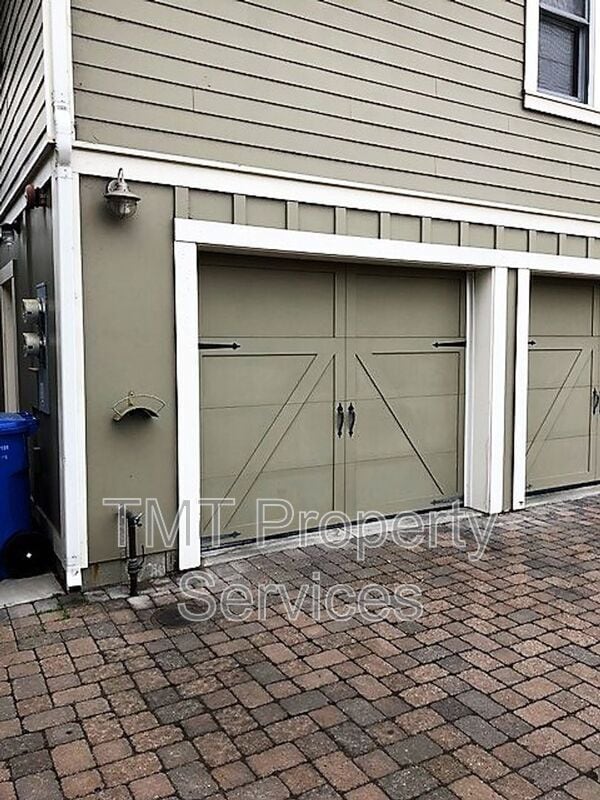 Building Photo - 579 Buchon