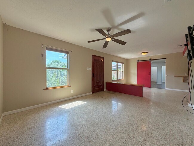 Building Photo - 7103 Twin Crest Dr