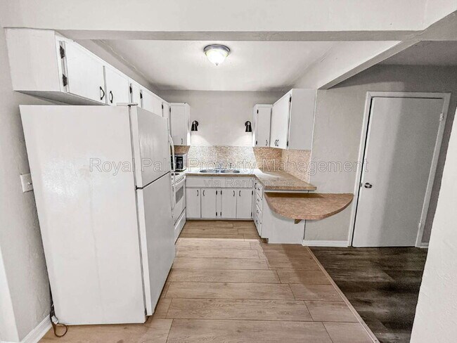 Building Photo - 3744 Estelle Ave