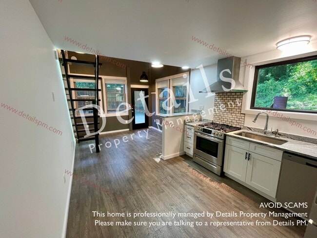 Building Photo - **APPLICATIONS PENDING** Newly Updated Pri...