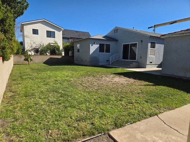 Building Photo - 4 BR / 2 BA near SDSU available immediately.