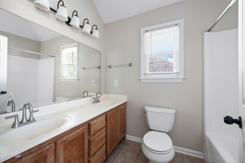 Building Photo - 3600 Burwick Pl